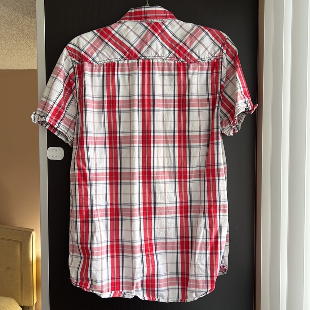 Short sleeve button down with pockets - Picture 3 of 7